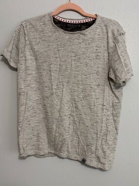 Free Planet short sleeve t shirt size small